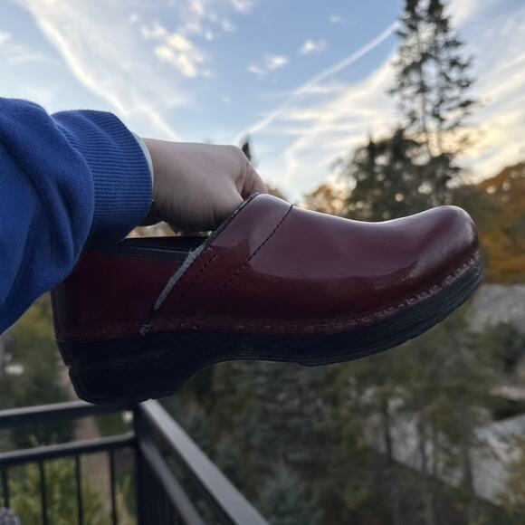 Dansko Shoes Womens 8.5-9 EU 39 Professional Clogs Red Patent Ruby Leather - Picture 13 of 16
